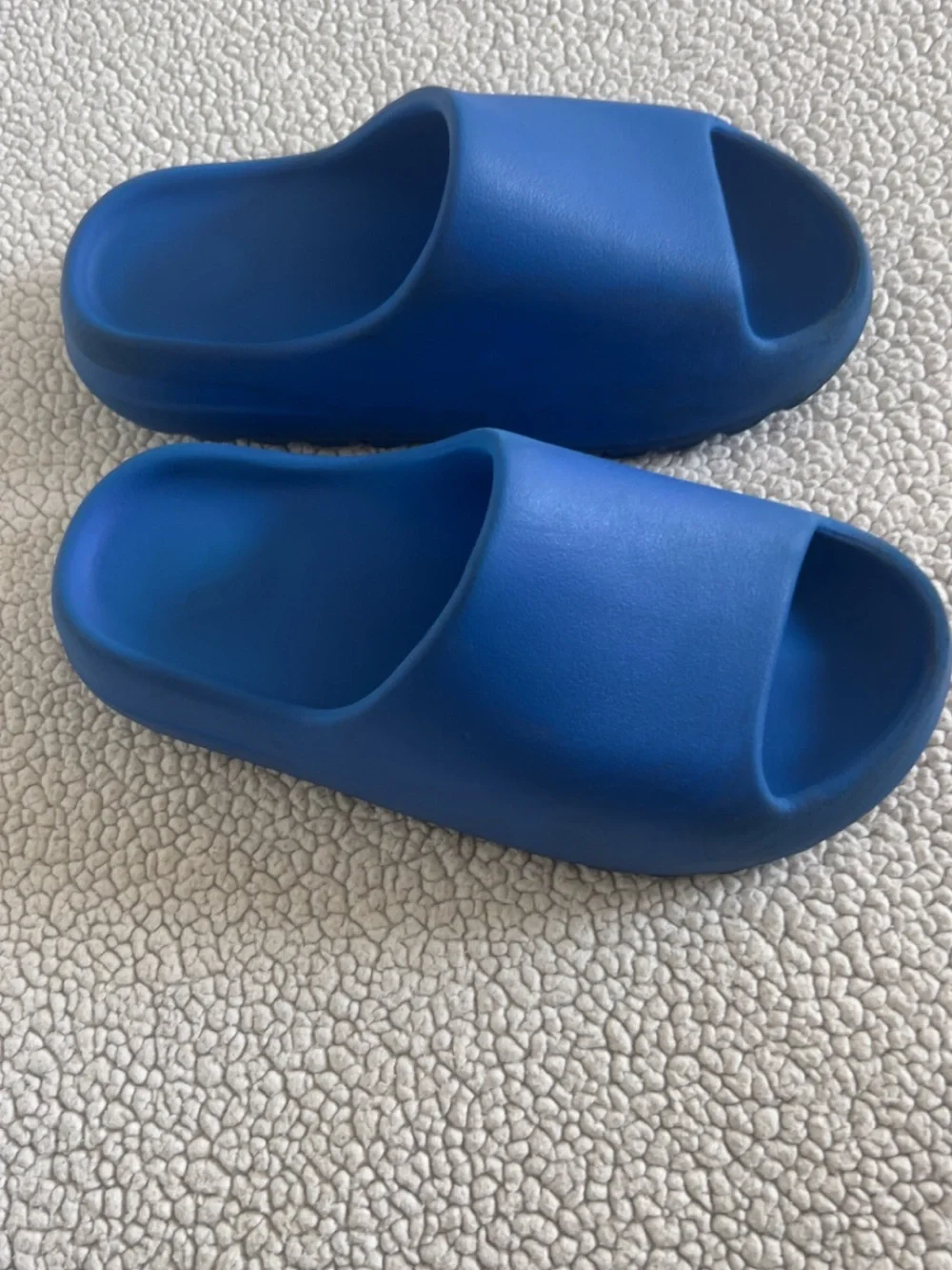 Yeezy minimalist slide